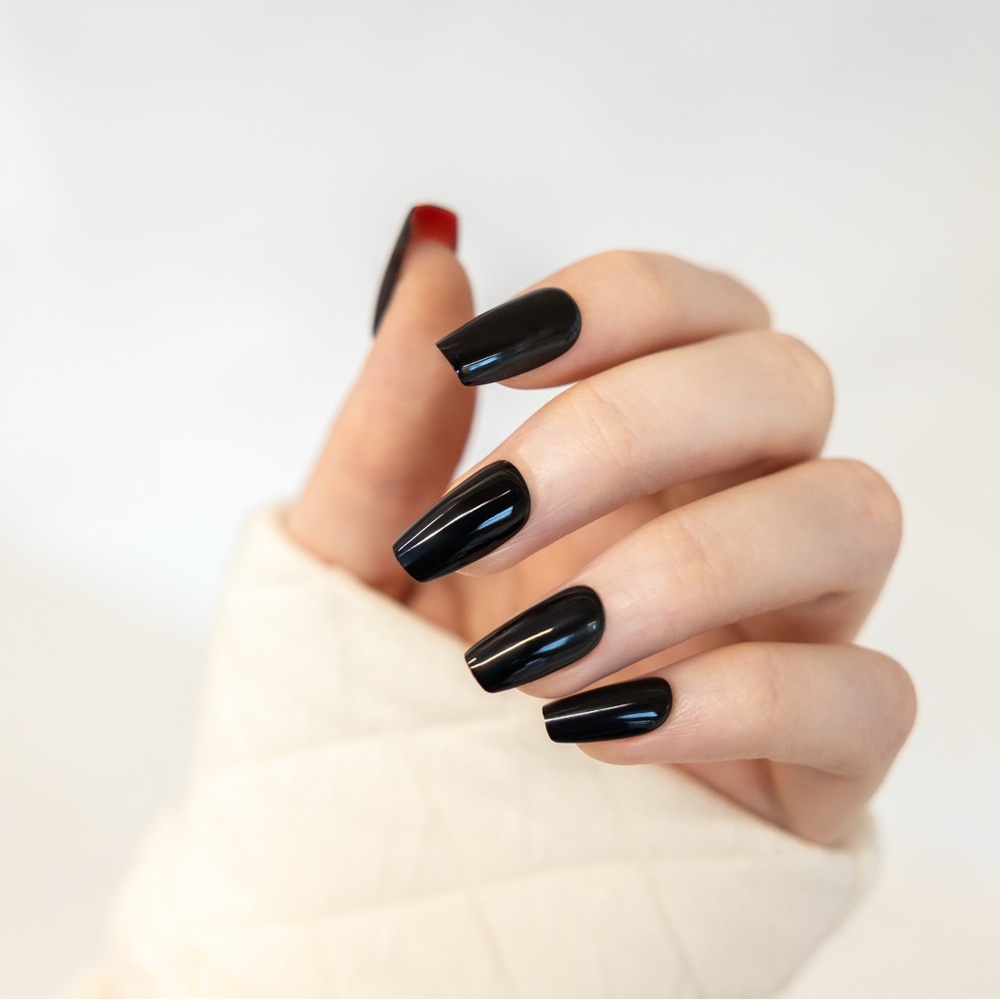 Red Aspen Nail Dashes - Black and Red - Picture 2 of 3